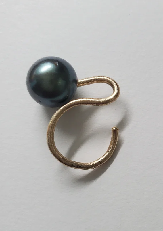 Classic Gold Bangle 10k Gold Tahitian Pearl Single Ear Cuff