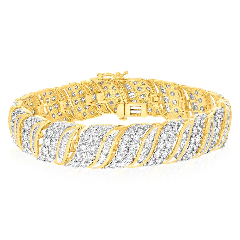 9ct Yellow Gold 10.6 Carat Diamond  18.5cm Bracelet with Brilliants and Baguettes