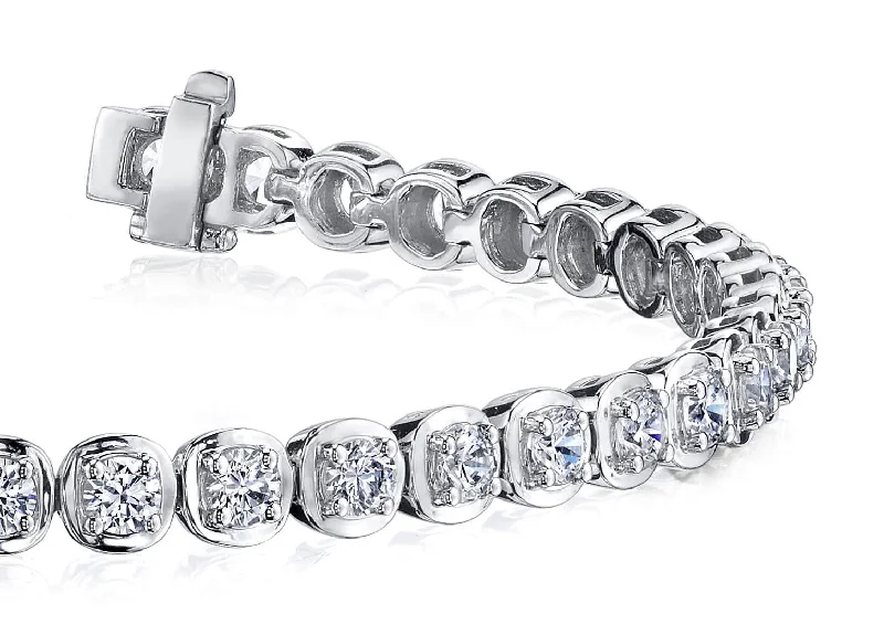 Cushion Inspired Round Diamond Bracelet with 3.08 ct.(finished) 2.7mm