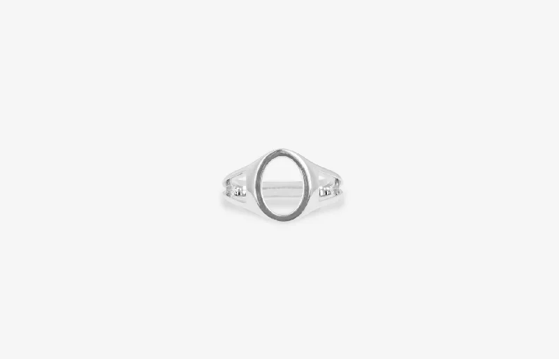 IX Mini Oval Simple Signet Ring