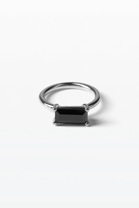 Summa 02 Silver Ring w. Onyx