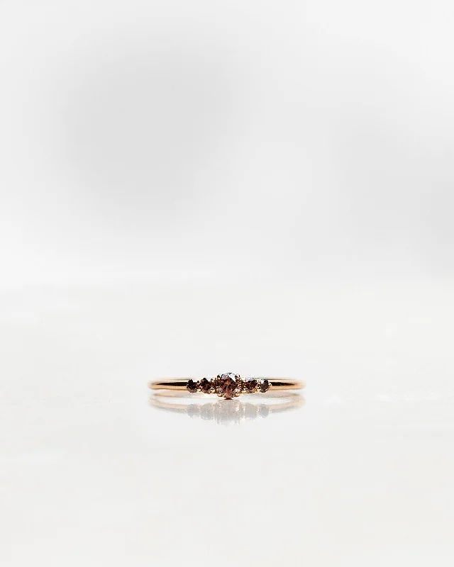 Mini Elise 18K Gold, Whitegold or Rosegold Ring w. Dark Chocolate Diamonds